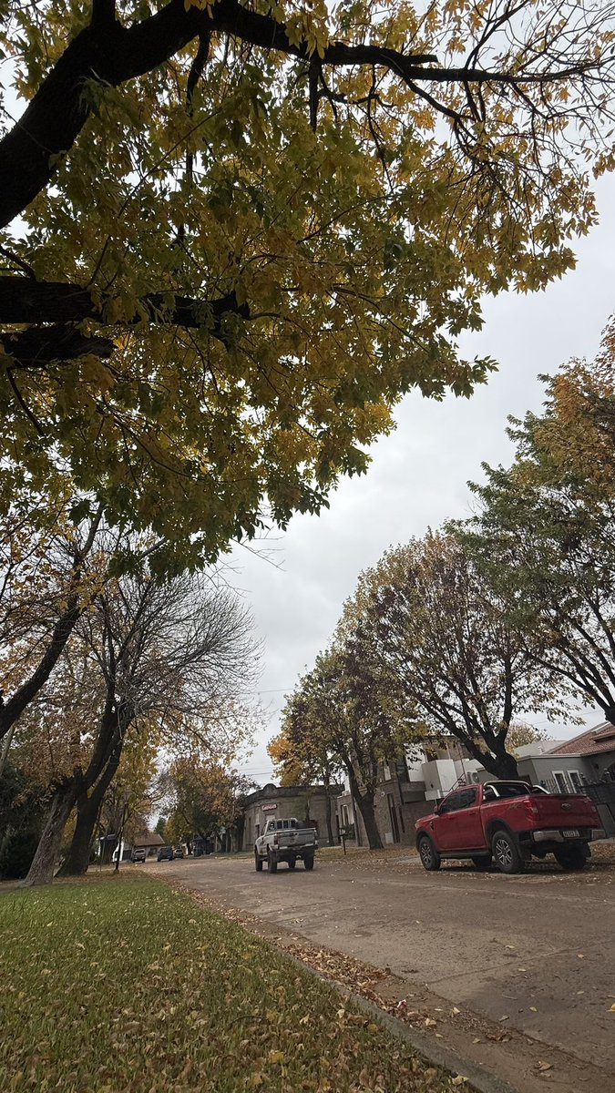 telerinonline's tweet photo. Otoño en el pueblo #Larroque https://t.co/RiZF2FzwV8