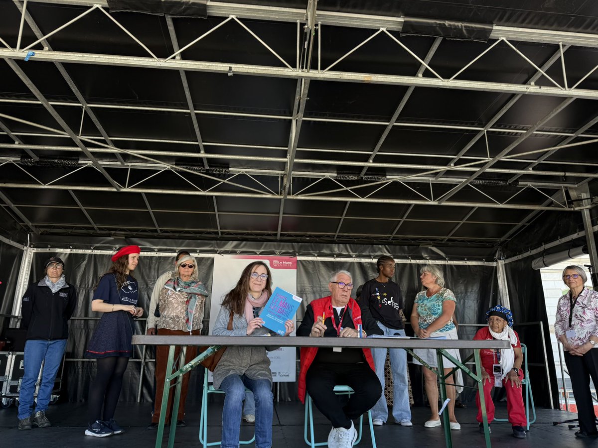 RemiMarchand's tweet photo. Aujourd’hui place de la République au Mans pour la Journée de la solidarité ☀️
Bravo aux associations & structures présentes pour leur engagement autour l’inclusion et du vivre ensemble❤️
Heureux d’y avoir retrouvé de nombreux acteurs engagés. Bravo @calippe8👏
#OfCourseLeMans https://t.co/fG0t5UqI4Q