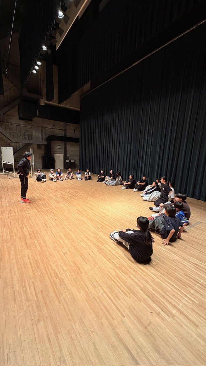 yume1964's tweet photo. 杉並組に続いて南相馬組も本格的稽古スタート🔥
自己紹介からの基礎稽古からの
台本読み、キャスト最終決定台本読みと4時間びっしり芝居漬け😆
南相馬の子どもたちの笑顔は神様がくれた宝物だな🥰
#トモプロ 
#9月 https://t.co/ycgZwtGzj6