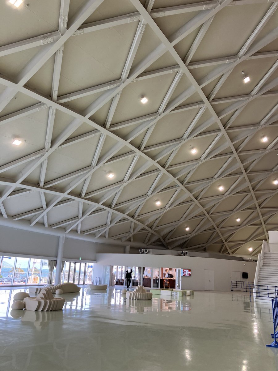 _mi0930_'s tweet photo. 構造デザイン旅in香川楽しかった！
旧香川県立体育館はフェンス越し😢
ゴールデンウィーク真っ只中に行ったけどそこまで混んで無くてよかった https://t.co/EWWxk3s7Gp