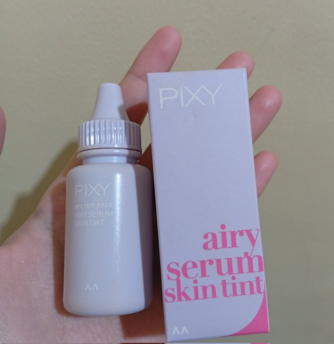 nisskulyeah's tweet photo. @unicefess Pl skintint pixy shade N23 light beige masih 95% baru dipake sekali 35k ajaaa https://t.co/B9iLxRqFEJ