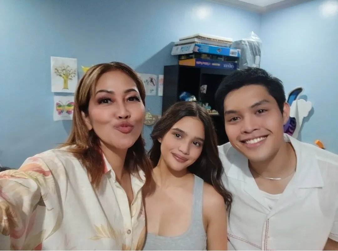 crzbrvr's tweet photo. super excited!!! yung mga minamanifest ng famicriza na maka-work ni criza, nagiging totoo. hahaha lav ettttt!!! https://t.co/hsVh0RlQd1