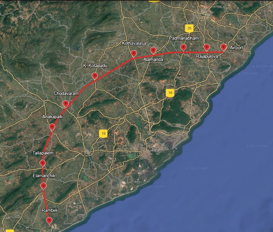 AndhraNexus's tweet photo. 🚨 102 km semi ring road planned for Vizag from Rambilli to Bhogapuram.

• DPR by end of May
• Part of Vizag’s 50-year expansion plan
• Beach corridor from Vizag to Bhogapuram Airport also proposed
• 7 roads being developed to connect Bhogapuram Airport, 3 already completed. #Visakhapatnam #AndhraPradesh  #Infrastructure #India