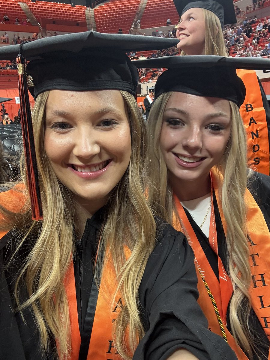 cadyjaye's tweet photo. Happy graduation! #okstate26 https://t.co/bhw2uiti1Y