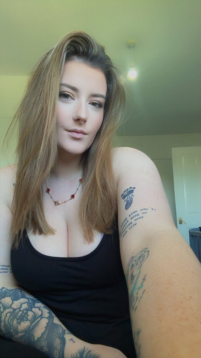 Chlojo's tweet photo. Findom 💷🤑 https://t.co/UbuWfMw21p