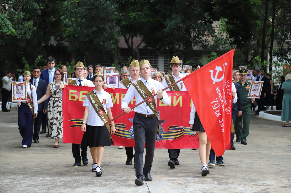 CamboRusEmba's tweet photo. ⭐ On May 9, the Russian Embassy in Cambodia hosted “Immortal Regiment” march.
The participants also laid flowers at the Obelisk to the Fallen Soldiers and honored their memory with a Minute of Silence.
#Victory81 #ImmortalRegiment #NooneIsForgotten https://t.co/gitg7CrfbD