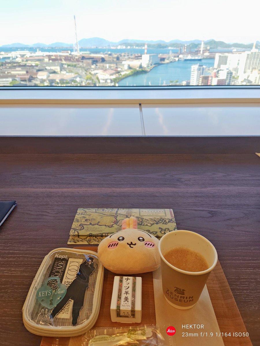 🗺🏛️☕🥜😊