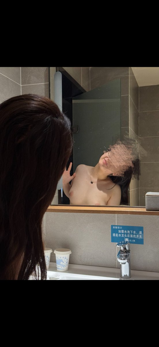 图1是今年的
图234是去年的
泡泡做了20年的女孩
21岁这一年被4个人各种玩弄，幸好奶子依旧坚挺粉嫩
目标百人斩！！！！

@luchu777 
@luchu888 https://t.co/KJXdiNdeJ5