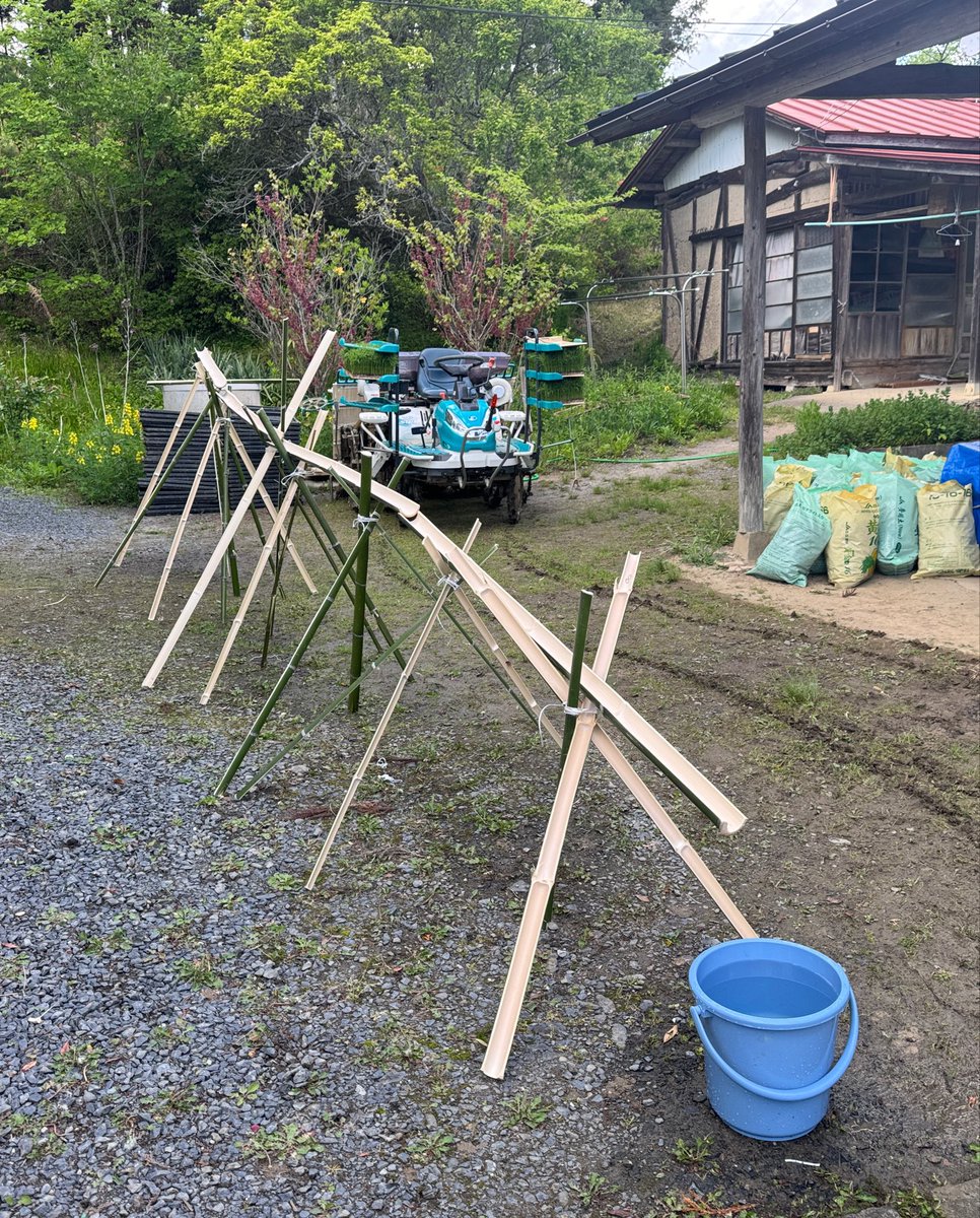 nakki0012's tweet photo. 竹切るところから作り始めた流しそうめん
半日かかった https://t.co/9uVz2FS34J
