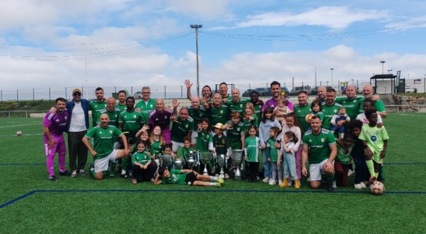 PPdeBurela's tweet photo. BRUTAL‼️‼️

O dos veteranos do Burela é impresionante‼️... 5° título provincial consecutivo da liga de veteranos💪🏻💪🏻💪🏻

Os veciños do Concello de Burela podemos sentirnos ben orgullosos... Simplemente, BRAVO‼️👏🏻👏🏻👏🏻
#ppdeburela
#veteranosburela https://t.co/5QdFRZR5Sd