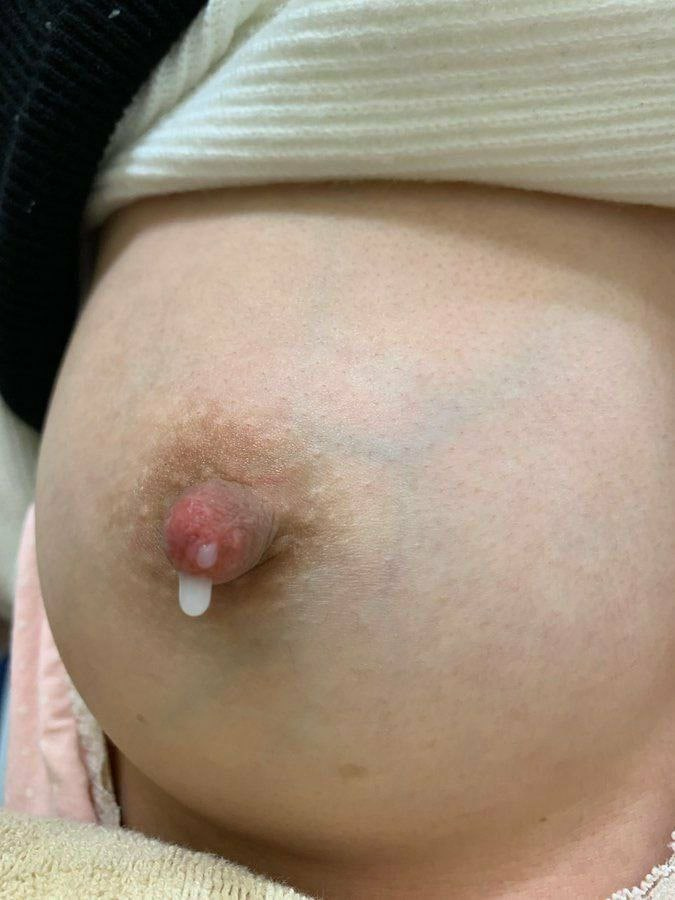 自从有了宝宝以后一直坚持母乳喂养，最近总是被宝宝吸得欲火焚身，经常被他吸着吸着自己就很想要了，等宝宝吃饱了，下面都已经河水泛滥了，谁让我的乳头是我最敏感的地方呢，在这个寂寞的时候有人可以满足一下我的欲望么？私信告诉我，正好可以我把多余的乳汁送给你 https://t.co/m0oQHCmaWc