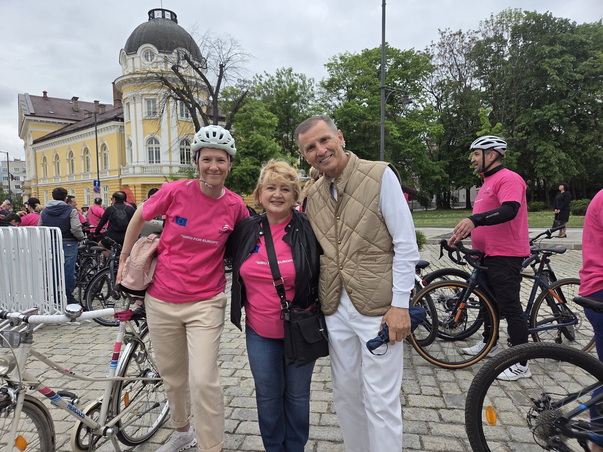 B_Predescu's tweet photo. Special #EuropeDay2026 in Sofia! The diplomatic community together with Mayor @terziev ride their bikes in fuchsia Tshirts &amp;🇪🇺flag to celebrate #OurEurope and prepare ground for arrival of @giroditalia participants.
@MAERomania https://t.co/tz1NqMvFiV
