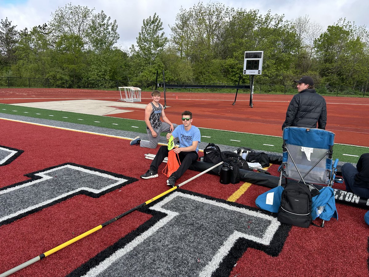 CascadeTandF's tweet photo. Day 2 of MAC conference meet!  Congrats to last nights conference champs.  

Boys 4x800 Ian D, Matthew L, Cohen B, Kelton V 8:34.49

3200 Kelton V 10:13.56

800 Maggie H 2:26.96

Boys are up by 6 point after all running events.  Fields are up next! https://t.co/0tFjvTAcVq
