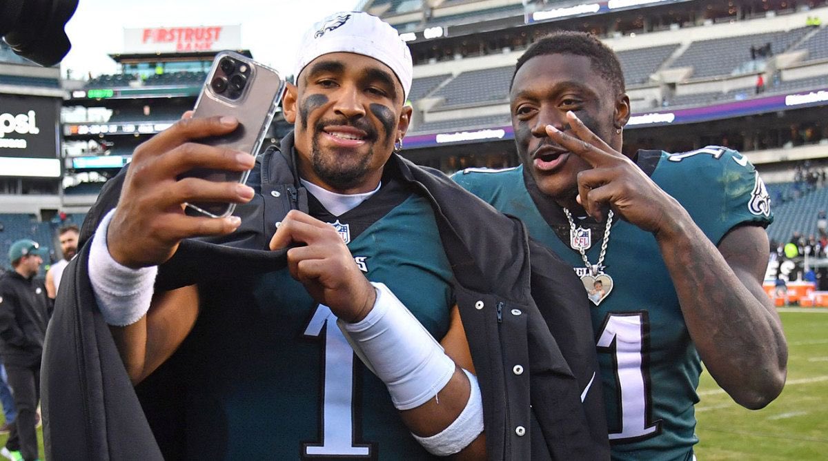 Jalen Hurts is the GODFATHER of AJ Brown’s daughter.

The two have been close since high school and describe their relationship as “married-couple level” close.

Now AJ is on his way to New England.

This one hurts. 💔