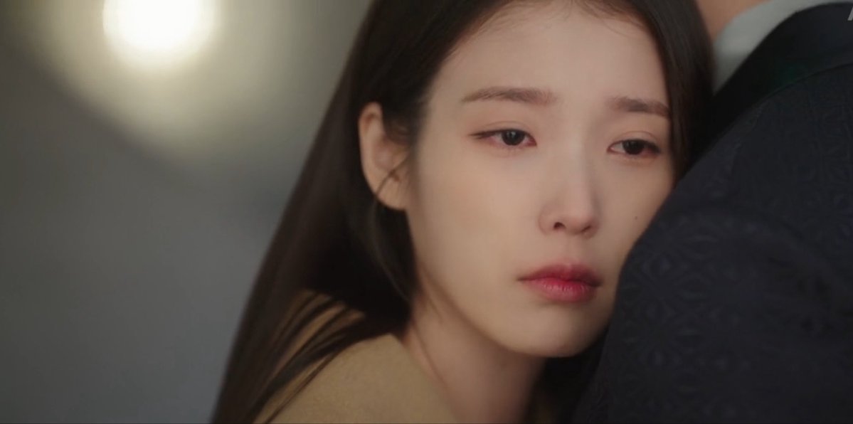 One of my favorite bit about this episode was Huiju getting a taste of “divorce” and absolutely being miserable about it. Couldn’t stop thinking about him, worrying about him, crying over him. I don’t think she’s ever gonna mention divorce again. 😭 #perfectcrown