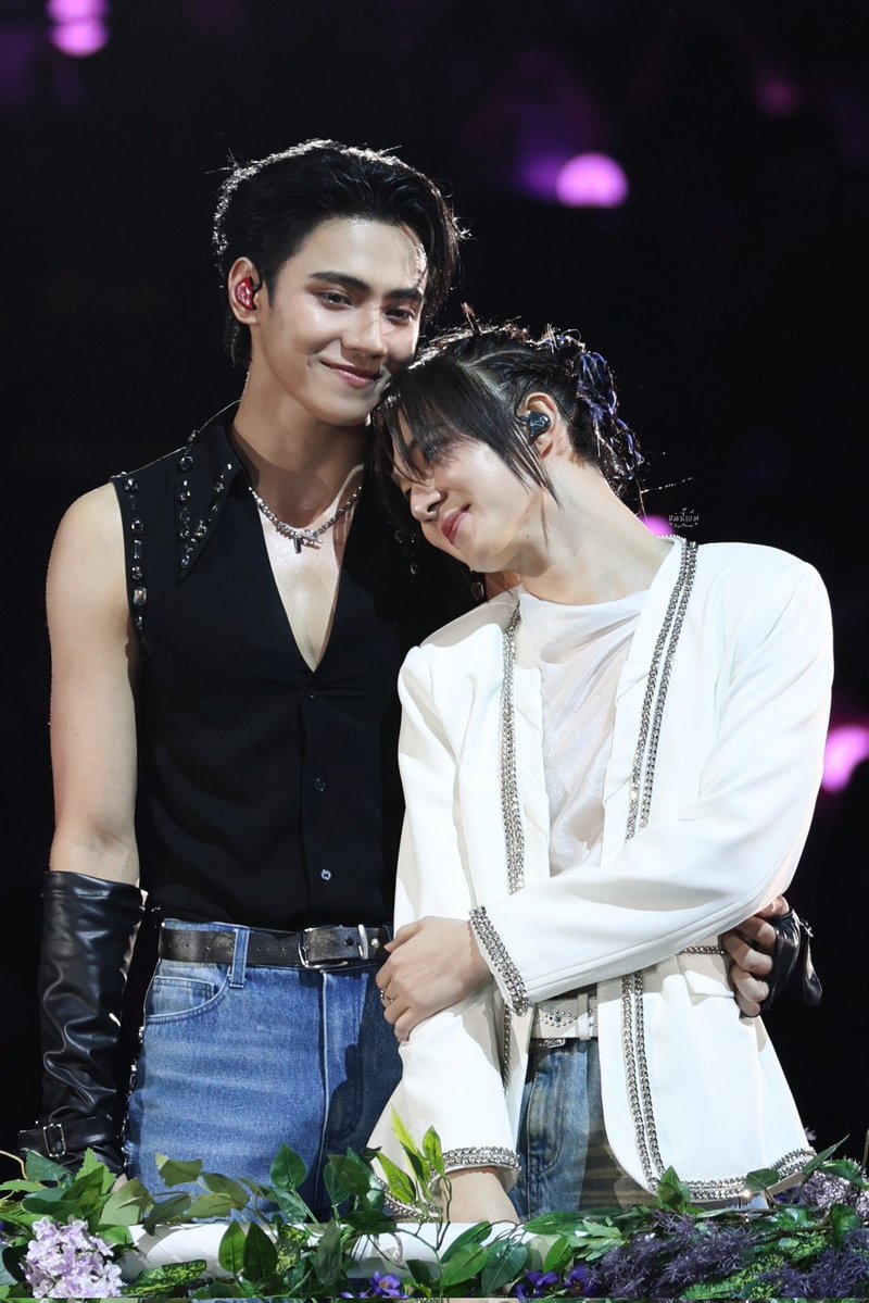 Omg, They sang so beautifully together, they created a magical Omg, They sang so beautifully together, they created a magical