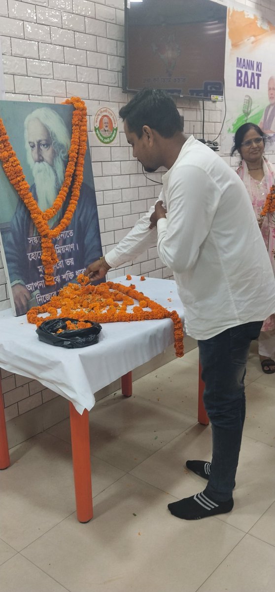 souravabvp's tweet photo. "চিত্ত যেথা ভয়শূন্য, উচ্চ যেথা শির, জ্ঞান যেথা মুক্ত, যেথা গৃহের প্রাচীর আপন প্রাঙ্গণতলে দিবস শর্বরীব সুধারে রাখে নাই খন্ড ক্ষুদ্র করি।"

"বাঙালির মনে-প্রাণে, উৎসবে-ব্যসনে চিরকাল রবীন্দ্রনাথ। শুভ রবীন্দ্র জয়ন্তী ২০২৬।" https://t.co/0RXSTHd0Ud