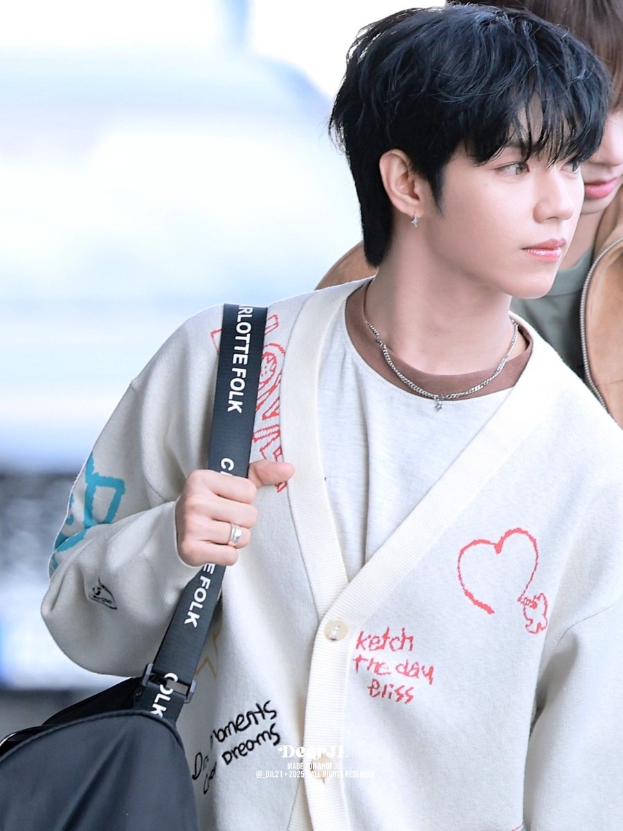_djl21's tweet photo. 260509 GMP 

#AHOF #아홉 
#JL #제이엘 https://t.co/kyZxndn9Bp