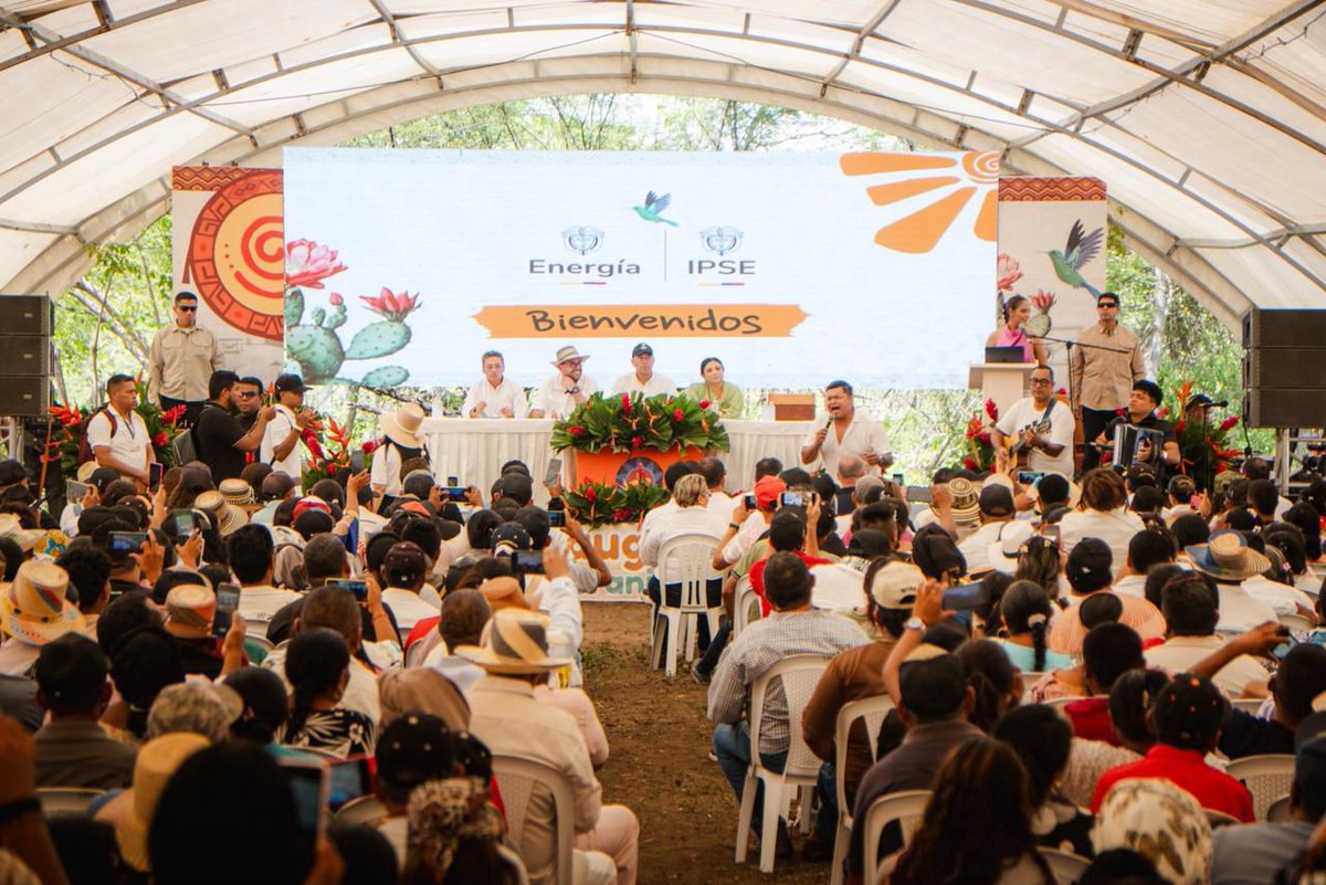 FondoFenoge's tweet photo. 📍 En Albania, #LaGuajira, presenciamos la inauguración de la granja solar agrovoltaica SÜTSIN KAI”I, 'La energía del sol', un hito que marca el compromiso del municipio con la transformación energética y el futuro sostenible de Colombia ⚡.
Desde el #FENOGE acompañamos este momento histórico, reafirmando nuestro apoyo a los procesos territoriales que impulsan la #TransiciónEnergéticaJusta, cercana a las comunidades y construida desde el diálogo.