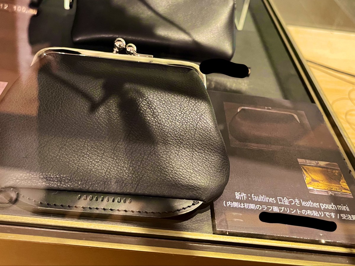 cryve's tweet photo. 村田蓮爾先生@Murata_Range 
のサイン会と合わせて、

受注生産の
mini mini POSTMAN BAGをオーダーしてきた！

がま口小物入れはサイズ感を直に触りたいので一旦おあずけ。POSTMAN BAGは無条件でポチです！

カッコかわいいからです
６月納期予定で既に楽しみです

さて…何が入るかな?? https://t.co/mgaaizICkQ