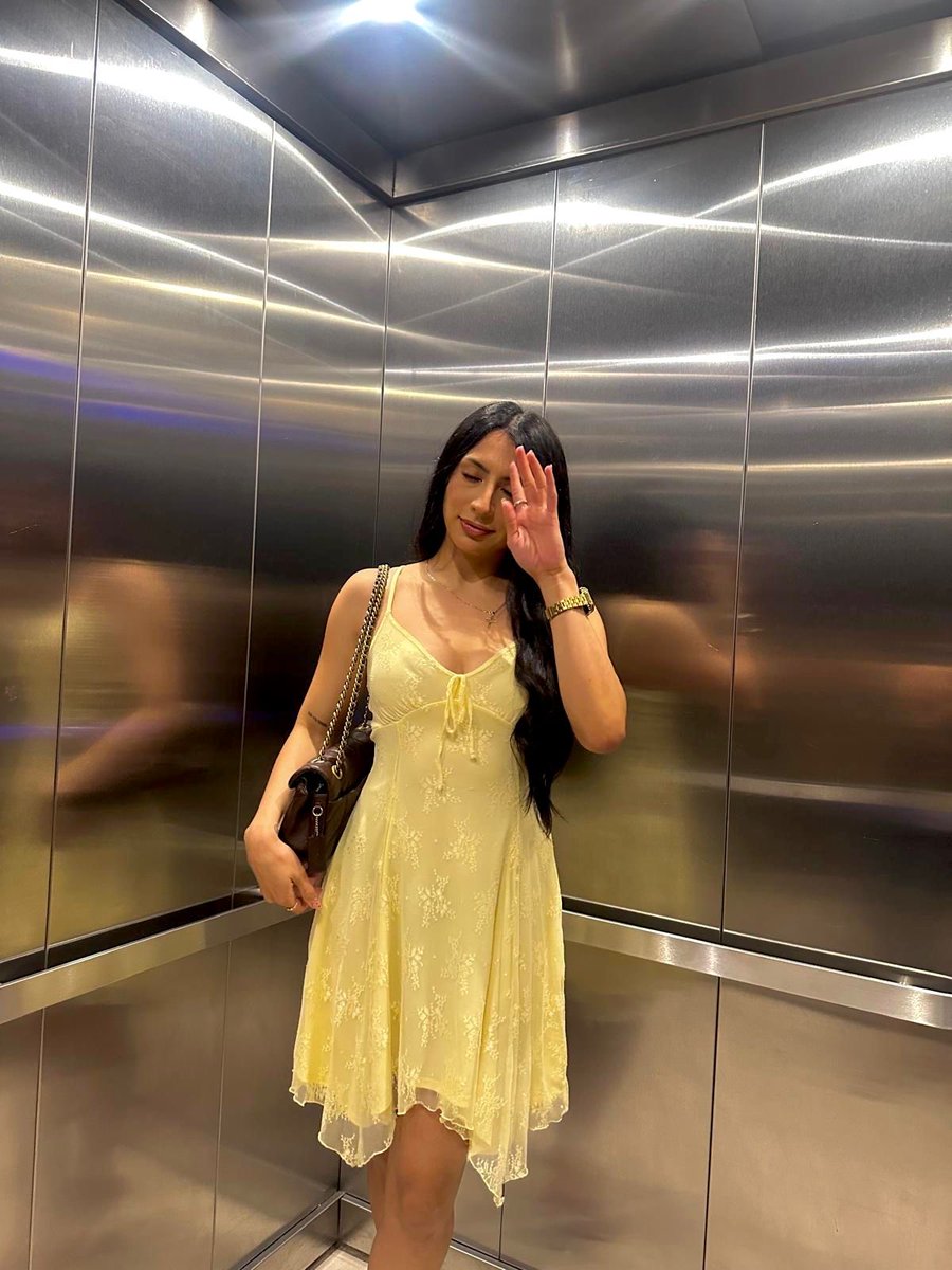 kaareenv7's tweet photo. otra vez mayo y yo de amarillo🍋⭐️ https://t.co/CejXKFM2p0