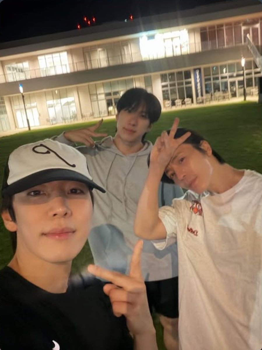 260510

sihyeo.on IG Story Update with
#DONGHAE #동해