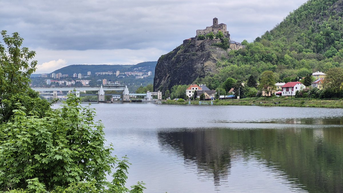 vs_ch12's tweet photo. Hrad Střekov
Kostel Nanebevzetí Panny Marie v Ústí nad Labem
Památník Terezín
České středohoří https://t.co/p7sfLMQlmz
