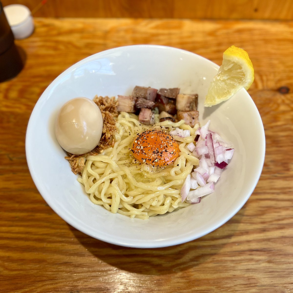 fummy238's tweet photo. 麺や晴心
燻製帆立のまぜそば、燻製ムール貝の和え玉🍜 https://t.co/nnlbDZjnLq