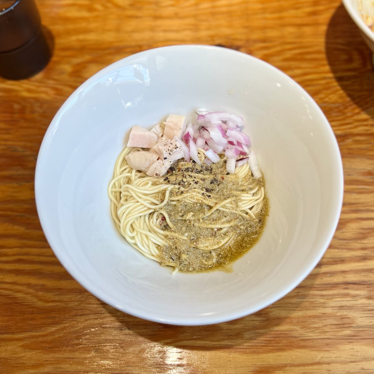 fummy238's tweet photo. 麺や晴心
燻製帆立のまぜそば、燻製ムール貝の和え玉🍜 https://t.co/nnlbDZjnLq