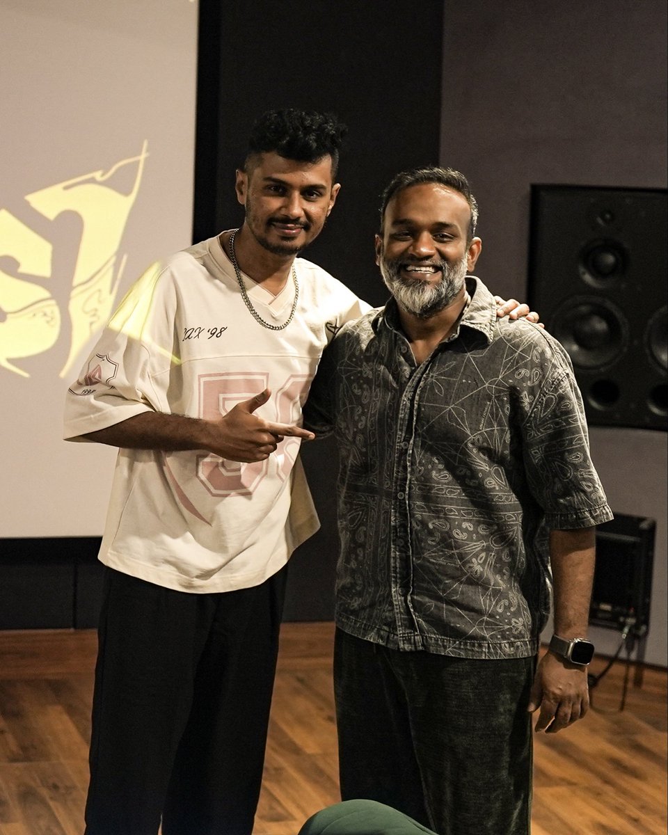 officialFEJO's tweet photo. ഞാൻ തേടി നടന്ന തേനീച്ചകൾ 🍯🐝 IYKYK Song Recording 👨🏻‍🎤🪈 #VishnuVijay #Athiradi #Fejo #IYKYK #trending @saregamasouth https://t.co/pThinauEt8