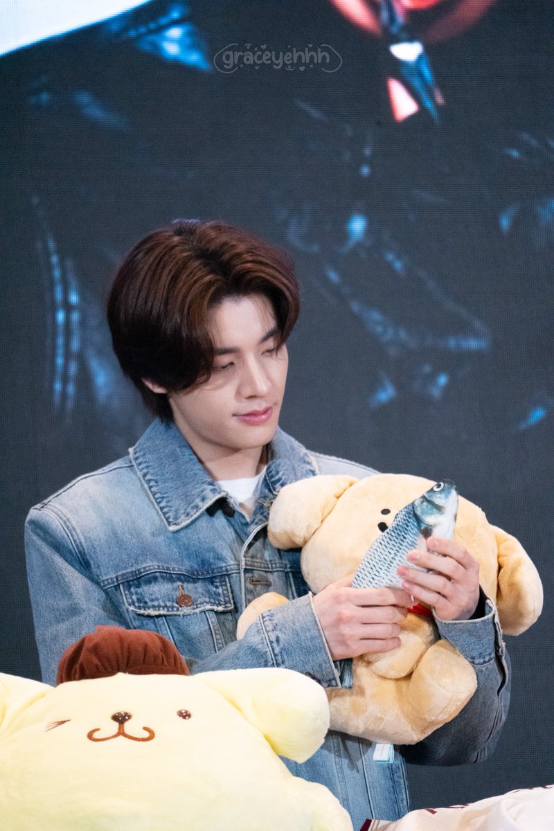 graceyehhh's tweet photo. ในรูปมีน้องหมากี่ตัว 🐶👀

#JAKE #제이크
#ShopeexEnhypen2026 https://t.co/hBOz5qtxfH