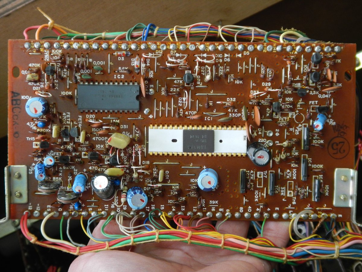 1984年製造？のヤマハ・エレクトーンCK－10。 「音が徐々に出