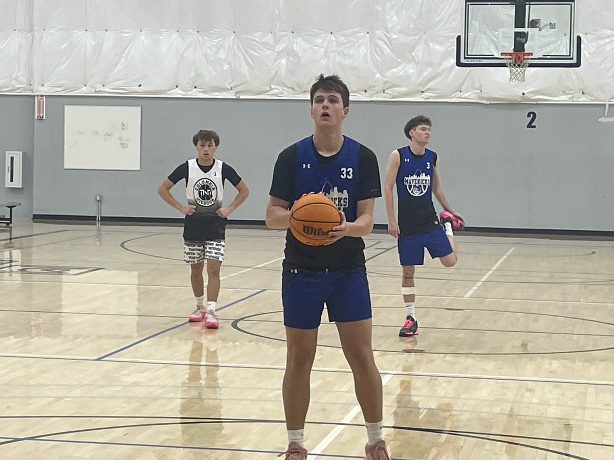 PrepHoopsMO's tweet photo. 6’7 2027 Charlie Dugan of @MavericksBCMO 17U is a workhorse in the paint. Very effective scorer and rebounder. Attends DeSmet #PHShowMeShowcase https://t.co/7Wu6pc2Pci