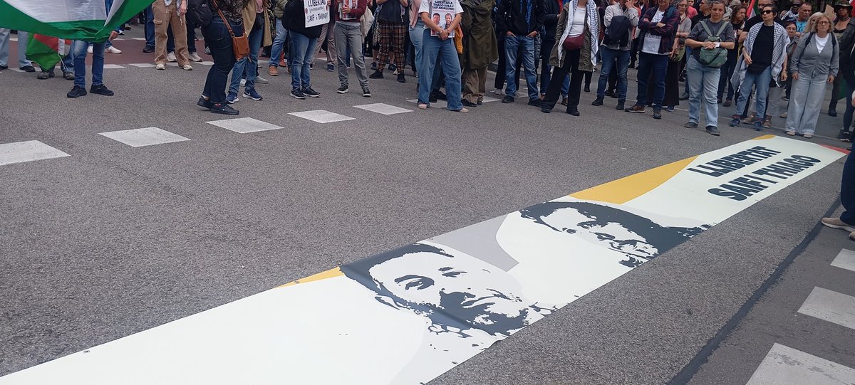 Koldo_Saenz's tweet photo. Gaur Bartzelonan #FreeSaifAbuKeshek eta #FreeThiago oihukatu dugu.
Ez genuena espero zen hurrengo orduetan @gbsumudflotilla-ko aktibistak askatuko dituztela baieztatu dutela zenbait komunikabidek, kanpo aferetako ministeritzak eta @AdalahCenter-ek.
Ongi etorri etxera lagun! https://t.co/Pg7mCpVvAB