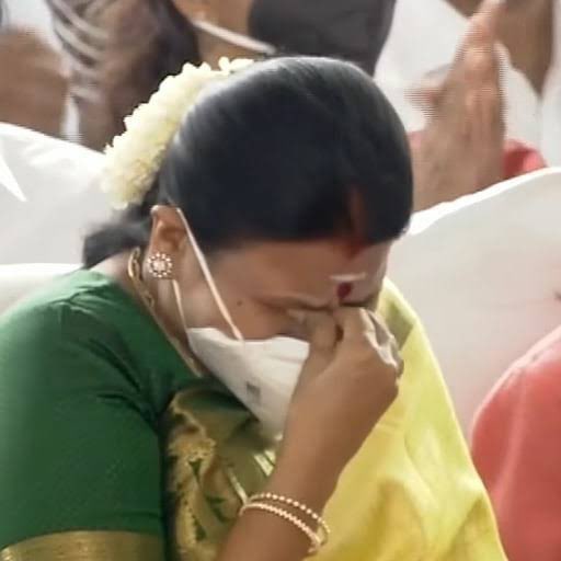ARJJUN94's tweet photo. In 2021, when @mkstalin said, “Muthuvel Karunanidhi Stalin enum naan,” his wife Durga became emotional. Even many people across Tamil Nadu felt genuinely happy for Stalin.
But tomorrow, when @TVKVijayHQ says, “Joseph Vijay enum naan,” it will be an emotional moment for millions across Tamil Nadu, including me. I’m sure many of us won’t be able to hold back our tears of joy.

#TVKVijay‌ #CMVijay #MKStalin