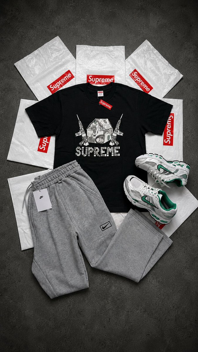 whydrops_'s tweet photo. WHYDROP’S catalogue Inspiration🍿

The complete outfit is now available in our Archive❗️
link in bio to be secure yours.🏷️ 
#whydrops #supreme #streetwear #Moda https://t.co/yuBKBLc2lC