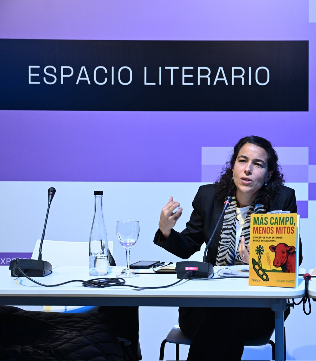 rosarioscampos's tweet photo. Muy contenta con toda la difusión que está teniendo el libro "Más campo, menos mitos". Acá en el #EspacioLiterario de la #ExpoEfi. Ojalá se divulguen las ideas.
El libro está disponible en la Feria del Libro y para descargar gratis en mi perfil @rosarioscampos. https://t.co/RhIlcyi3o3