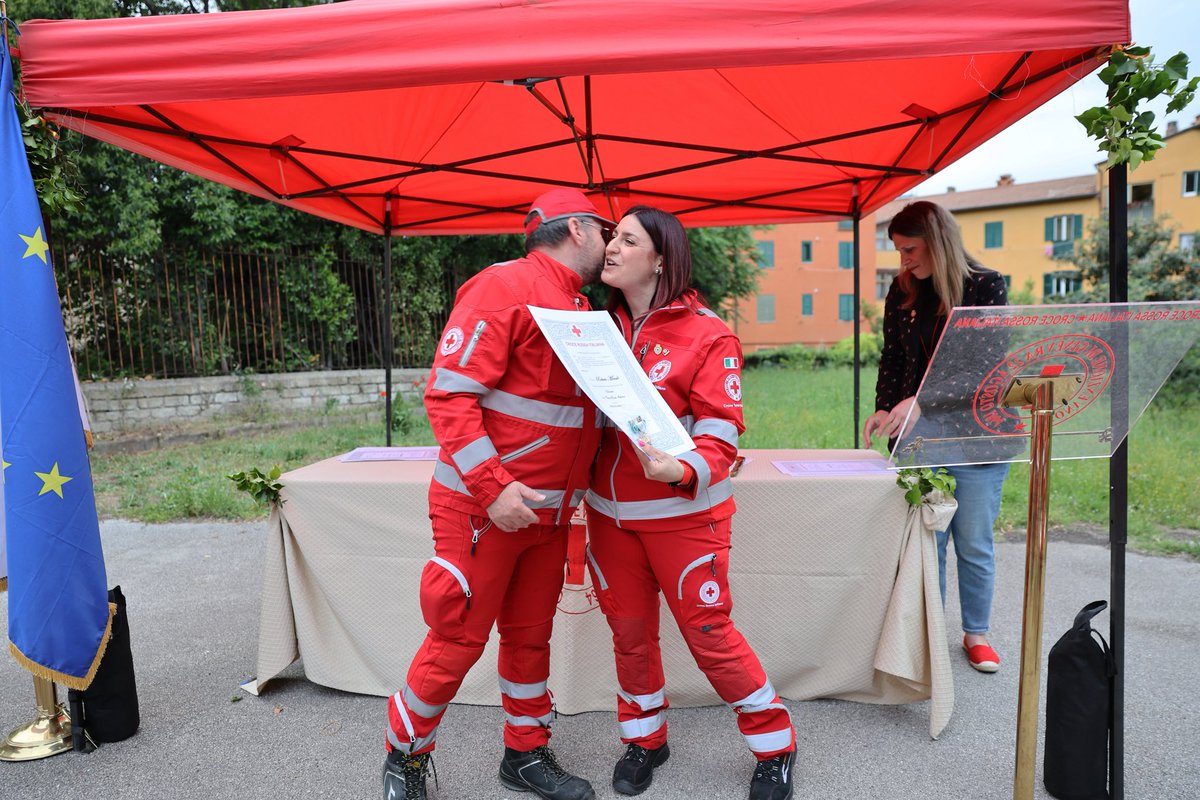 robertominale's tweet photo. Ieri ho ricevuto la Croce di Anzianità per i 25 anni di servizio in #crocerossaitaliana #unitaliacheaiuta #comitatomunicipio4diroma https://t.co/qLApCewgeb