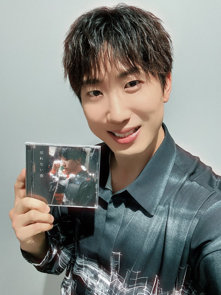 Sangwoosang's tweet photo. 『戻れない夜』リリース記念トーク＆ミニライブに来てくれたみんなどうもありがとうございました！初披露の日で緊張もしたけど、なにより直接みんなにこの歌を届けられることを楽しみにしてたので嬉しい気持ちでいっぱいだった！今日来れなかった方も是非次回のライブで会おう！

#戻れない夜 #サンウ https://t.co/OtvXQl8q9C