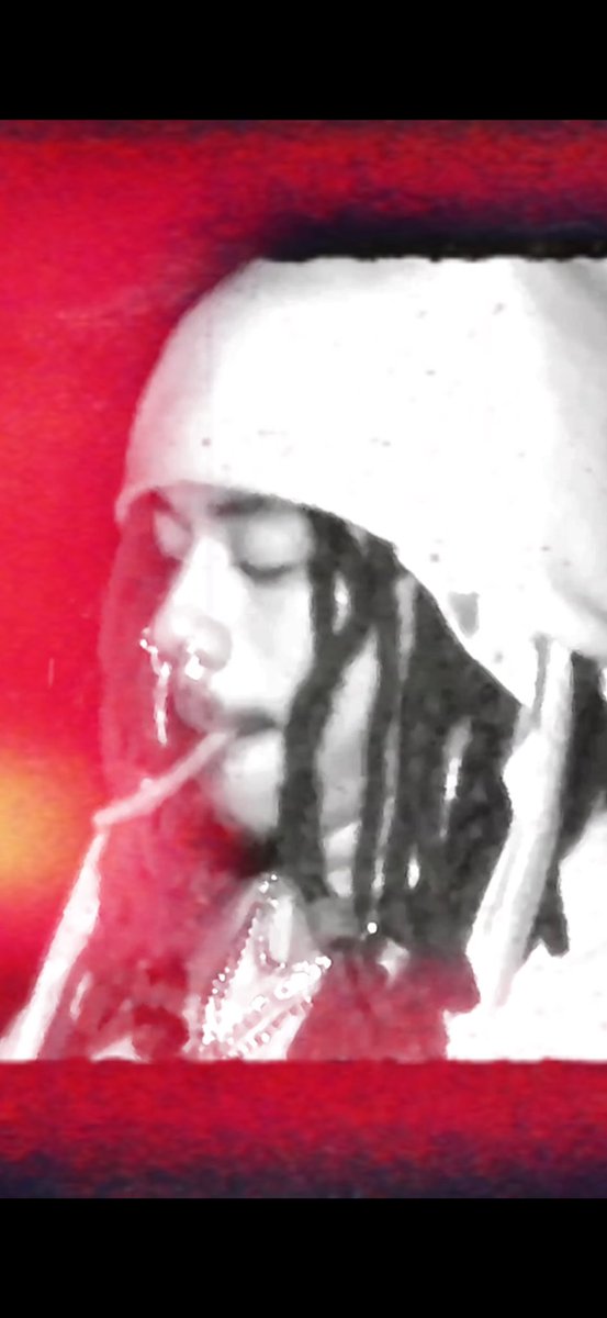 MaxiMonclerr's tweet photo. Different mood. Different aesthetic. jaded music video. https://t.co/fEFmPpDlJk