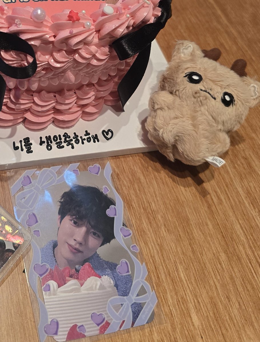 sungyeoling's tweet photo. 다음주 수요일 생일이라서 오늘 생파 했당 헤헤 🥰 https://t.co/d3hbMOuAFs