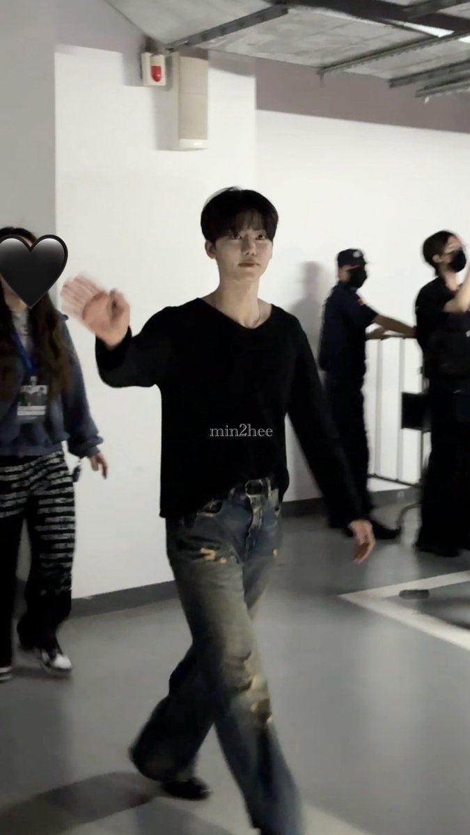 min_to_hee tweet media
