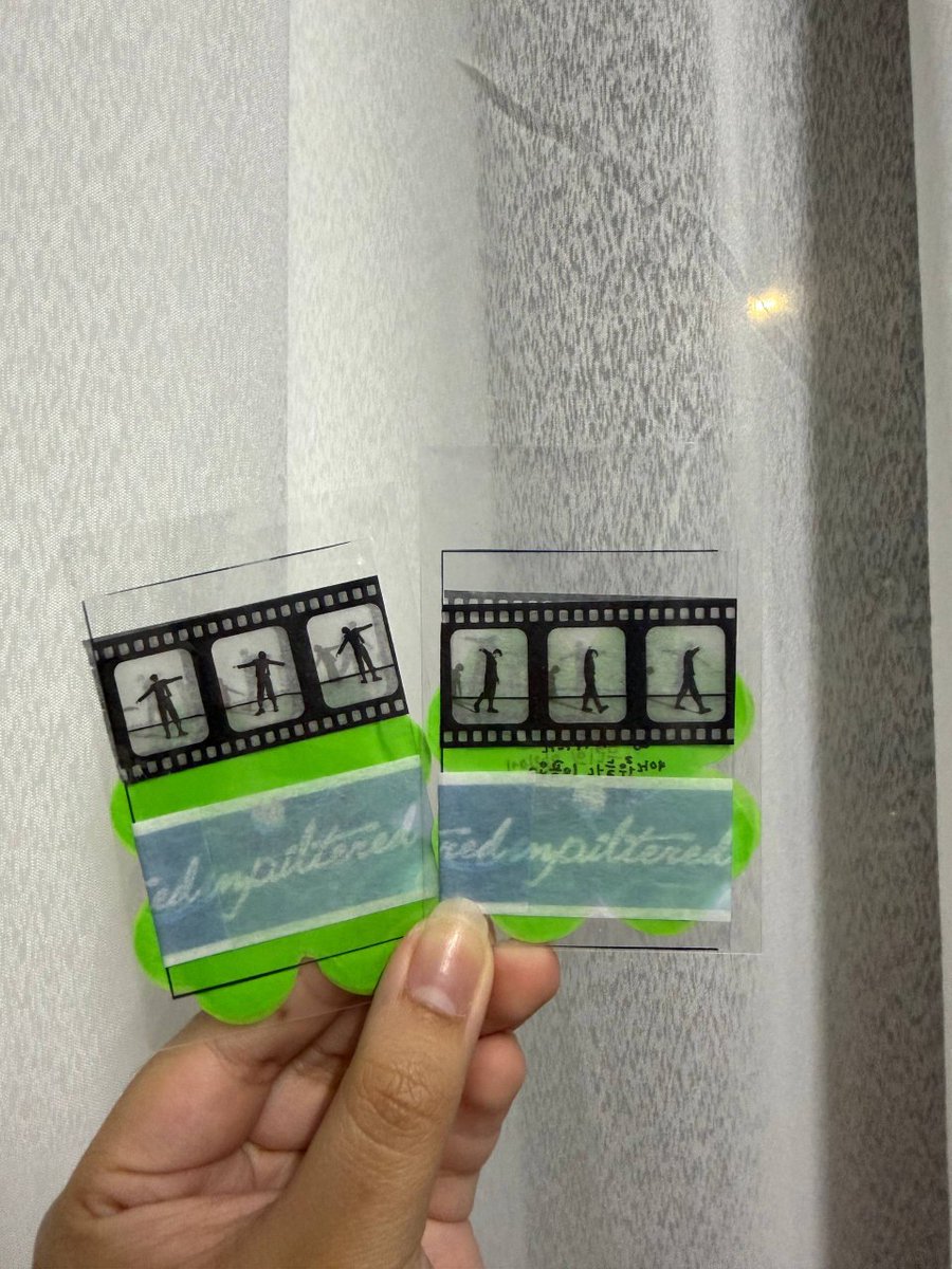 Sharing this goodluck confetti from Wolocon to Malaysian Mydays that are interested 🩵🍀

2 pieces confetti + 2 small pieces of masking tape from the Unpiltered entrance gift ✨ (from me and <a href="/day6infinite/">Mydayverse 🍀</a>)

Please read below ~

1/4