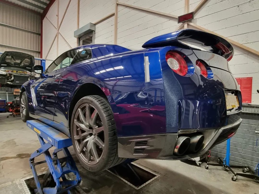 Mileage_impo's tweet photo. Nissan GT-R 3.8L twin-turbo V6 with 250,725 miles (403,502 km) on the clock.

Full Service History.

The car is also tuned to 900bhp. https://t.co/8KyxybvLVV