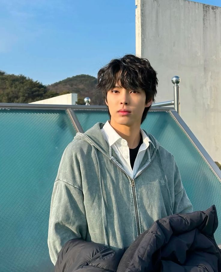 Yoon Ho tweet media