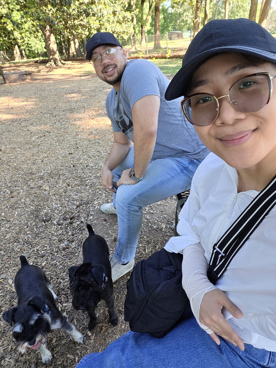 __imgorjes's tweet photo. Brought our boys to Overton Bark! There weren't any small dogs and we hesitated to bring them over to the big dog bark where there were many big dogs lol. Beren was being his usual expressive self during the drive lol https://t.co/SXoZIgVzHG
