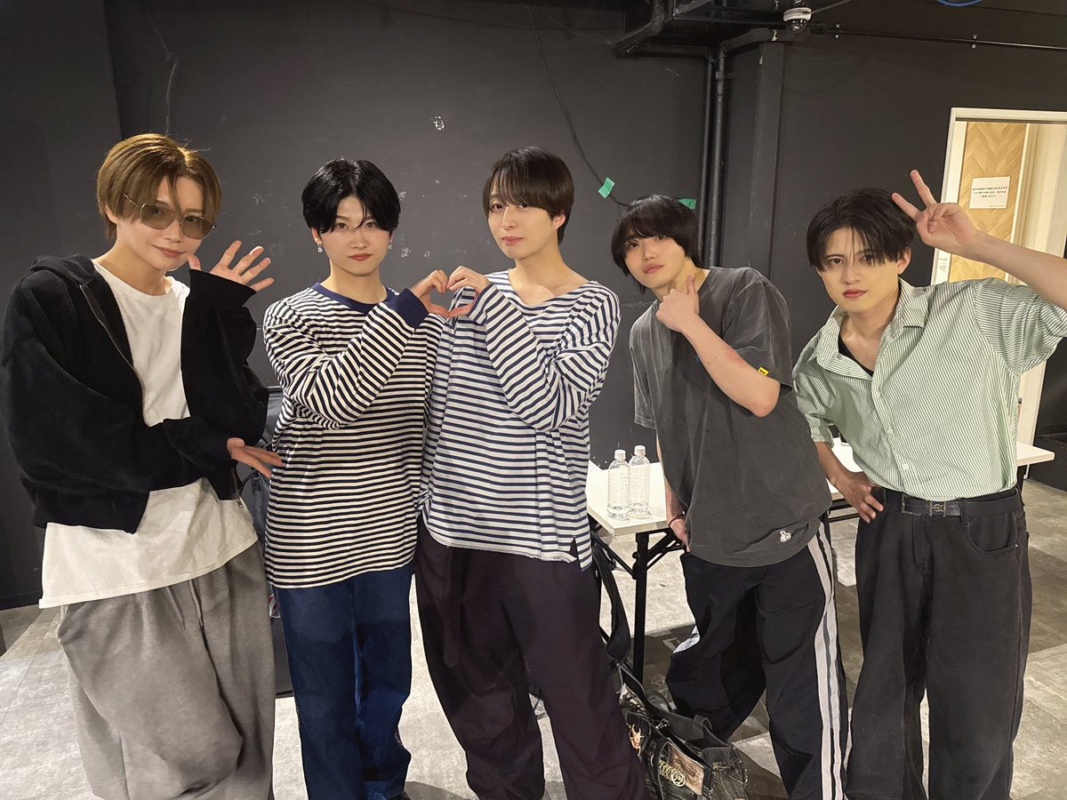 A_C_E_squad's tweet photo. 【単独LIVE vo.68】
本日もご来場いただきありがとうございました✨

次回のLiveは5/16
🎊1周年記念ワンマン《RE:PLAY》🎊
新衣装&amp;新楽曲で新たなA.C.E SQUADをお届けいたします✨
🎫チケット販売中‼️

ご来場お待ちしております🙌
🤍💛🩵🩷🧡

#えーすく
#ACESQUAD https://t.co/vhe5D5JLZq