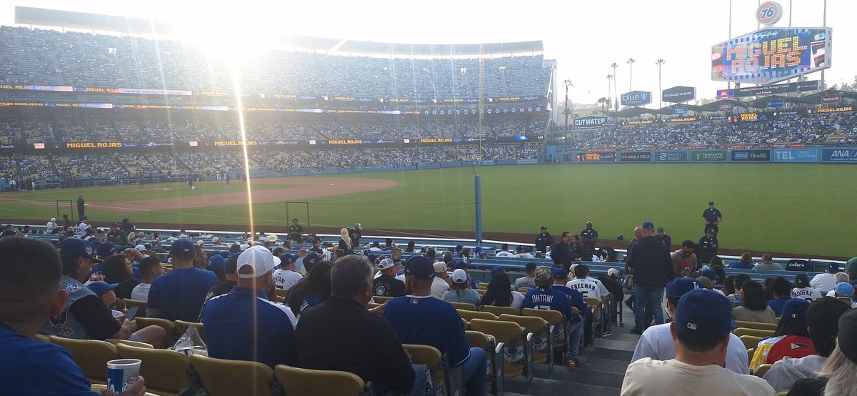 BruceEdwards5's tweet photo. Braves vs. Dodgers cool stadium and fans #ChopOn https://t.co/6ohMf7Ovga