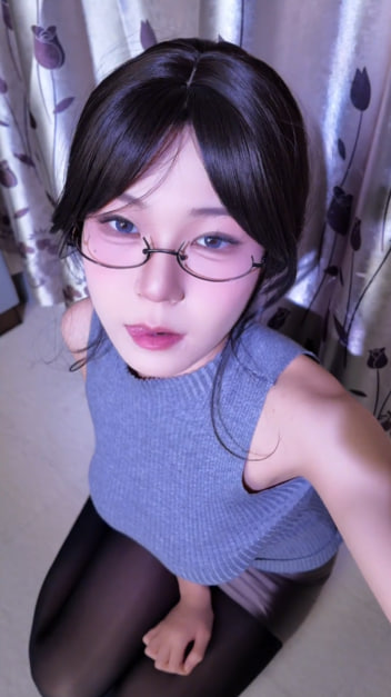 我特别怕冷，真希望有人能帮我暖和暖和🙈 也不知道会不会有人来帮我暖暖 嘻嘻 https://t.co/5Ns9sfVWvd