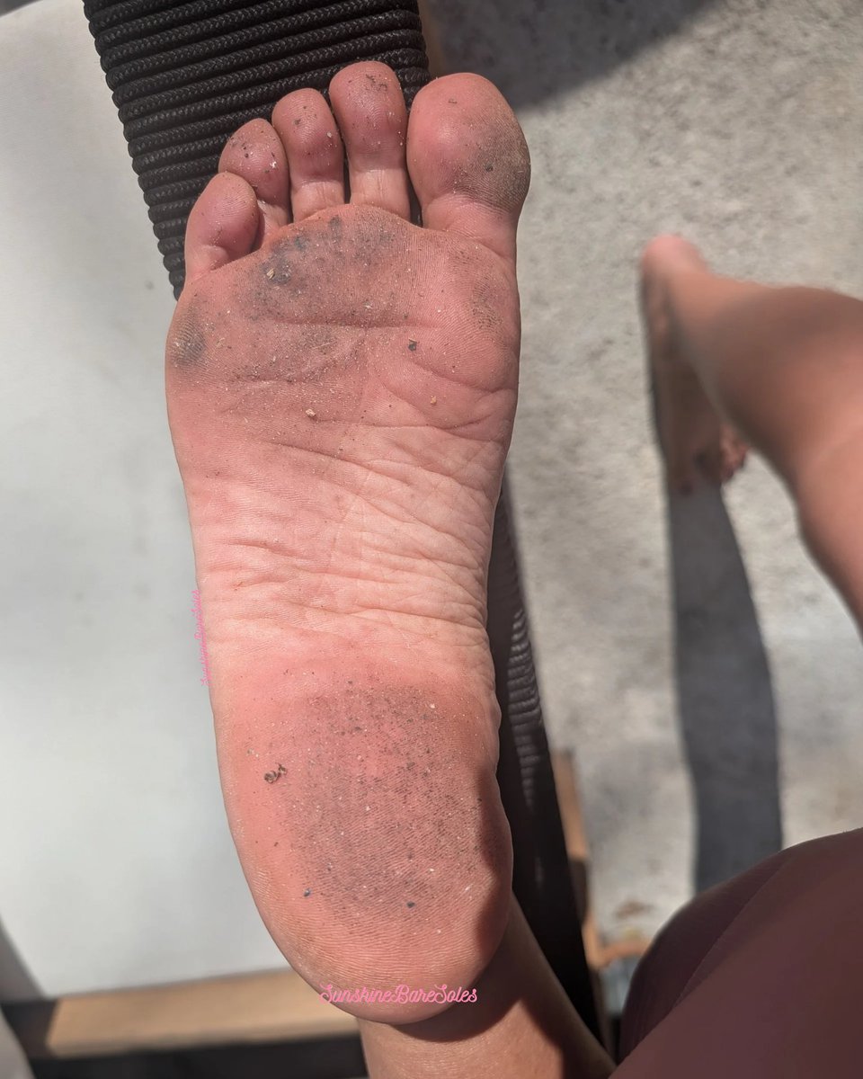 SunBareSoles's tweet photo. your weekend to do list starts here and ends here 😈 https://t.co/zUMTeuq8AX